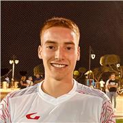 Studente di ingegneria impartisce lezioni di matematica a studenti di tutte le età